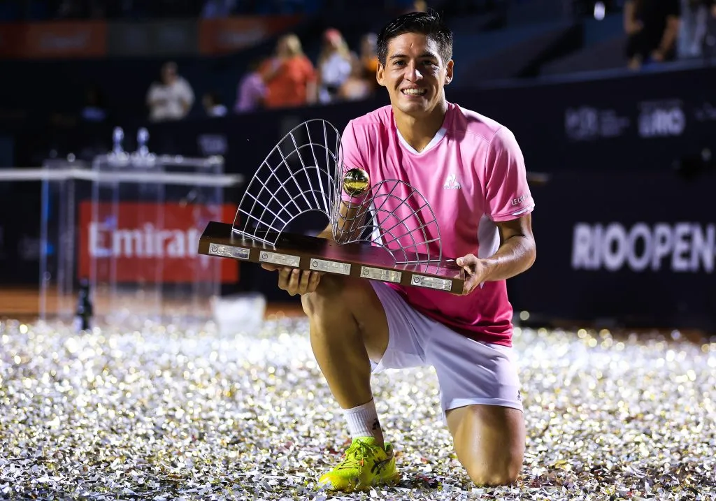Sebastián Báez tras ganar el ATP 500 de Río de Janeiro. (Foto: Getty).