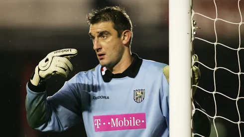 Russell Hoult, ex arquero en la Premier League, sufre de dos enfermedades terminales