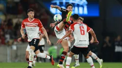 Flamengo y Estudiantes en el Estadio Maracaná.