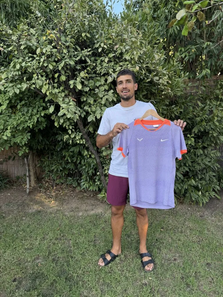 Cachín con la remera que le regaló Rafa. (Foto: Gentileza Pedro Cachín).