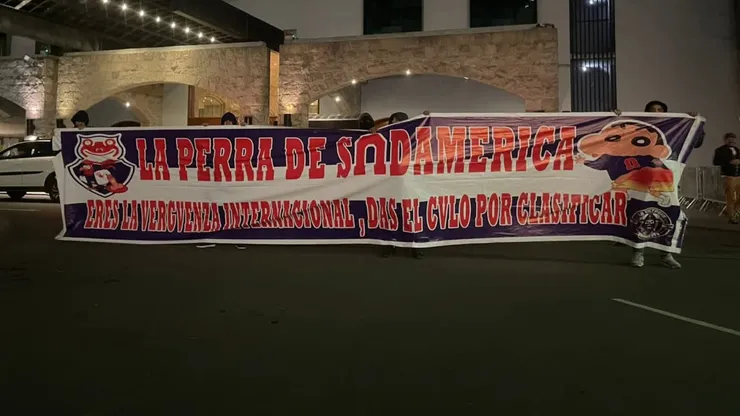 La barra de Alianza Lima apuntó contra la de la U de Chile