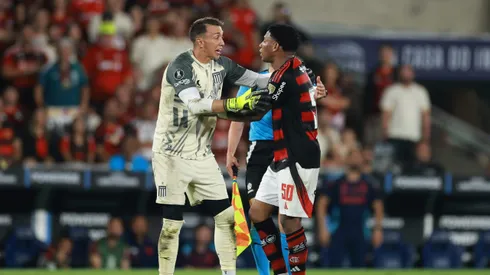 Gonzalo Plata fue expulsado en Flamengo vs. Estudiantes.