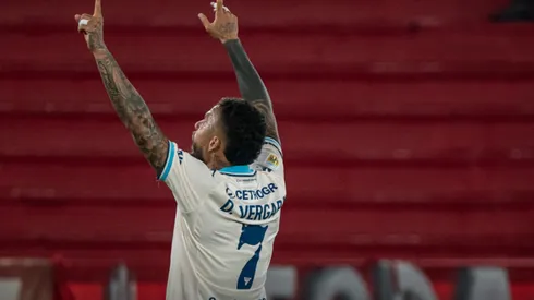 Duván Vergara, delantero de Racing ante Huracán.