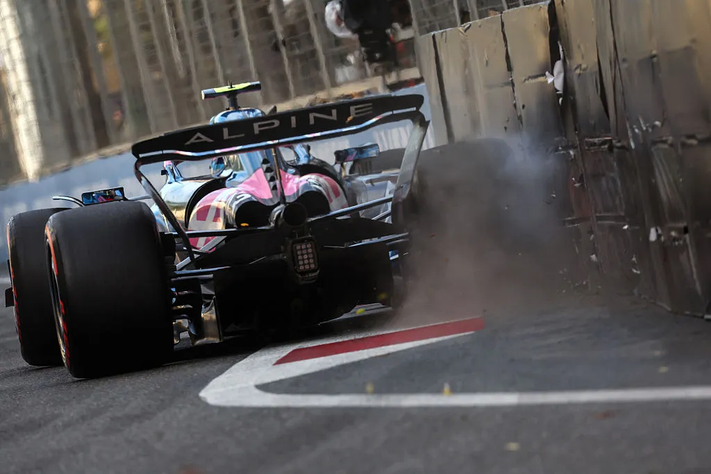 Jornada de sábado accidentada para Colapinto, que había perdido dos décimas en su vuelta previa por este toque con las protecciones. (Getty)