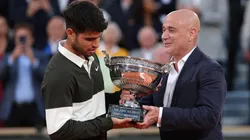André Agassi y Carlos Alcaraz, en Roland Garros 2025.