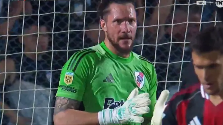 Jeremías Ledesma, arquero de River ante Atlético Tucumán.