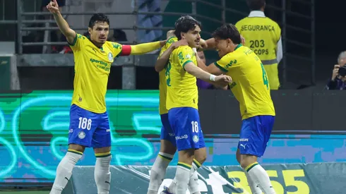 Los jugadores de Palmeiras celebrando un gol ante Fortaleza.