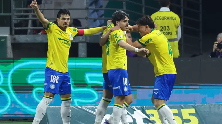 Los jugadores de Palmeiras celebrando un gol ante Fortaleza.