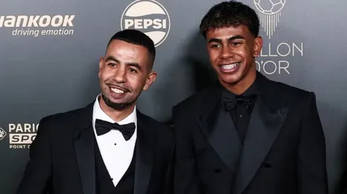 Lamine Yamal junto a su padre en la gala del Balón de Oro 2025.