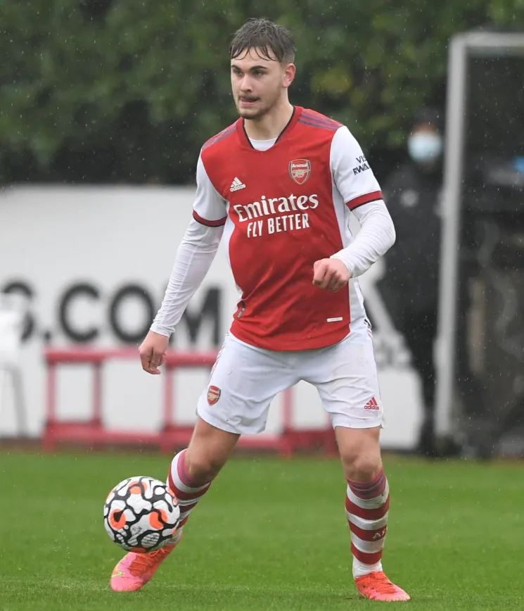 Billy Vigar en Arsenal. (Foto: @billy.vigar).