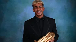 Lamine Yamal con el Premio Kopa.