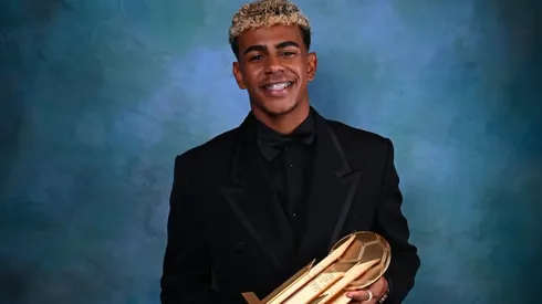 Lamine Yamal con el Premio Kopa.