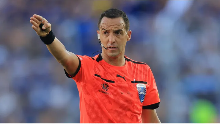 Quién es el árbitro de Racing vs. Vélez por los cuartos de final de la Copa Libertadores 2025