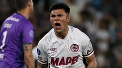 Dylan Aquino, autor del gol heroico para Lanús.