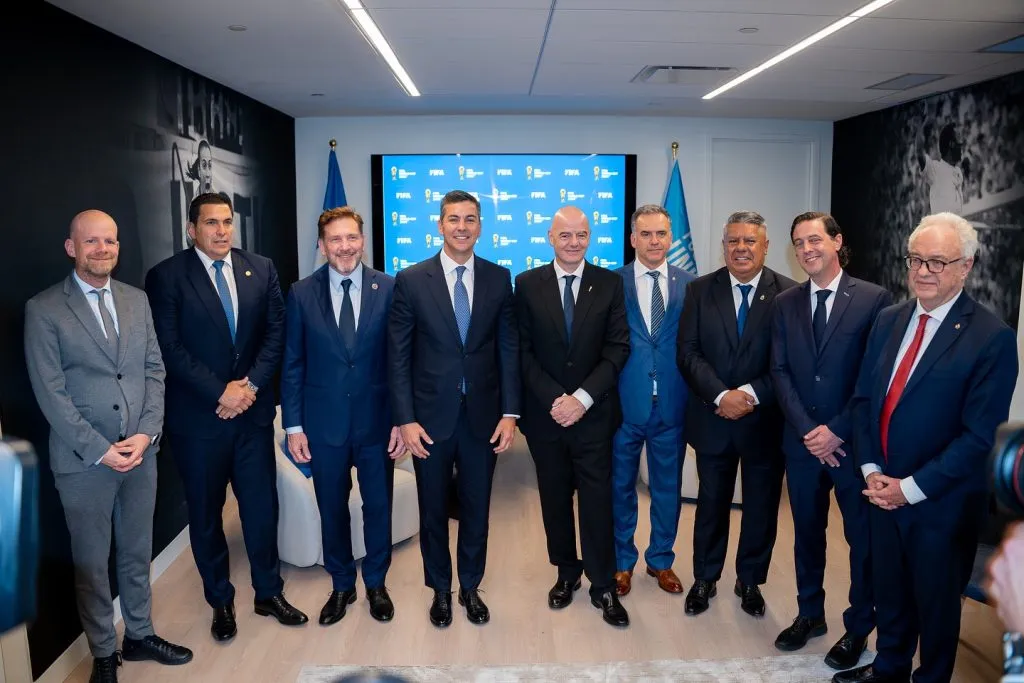 En las últimas horas se llevó a cabo una importante reunión entre representantes de FIFA y Conmebol.