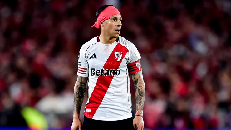 Enzo Pérez con la camiseta de River.