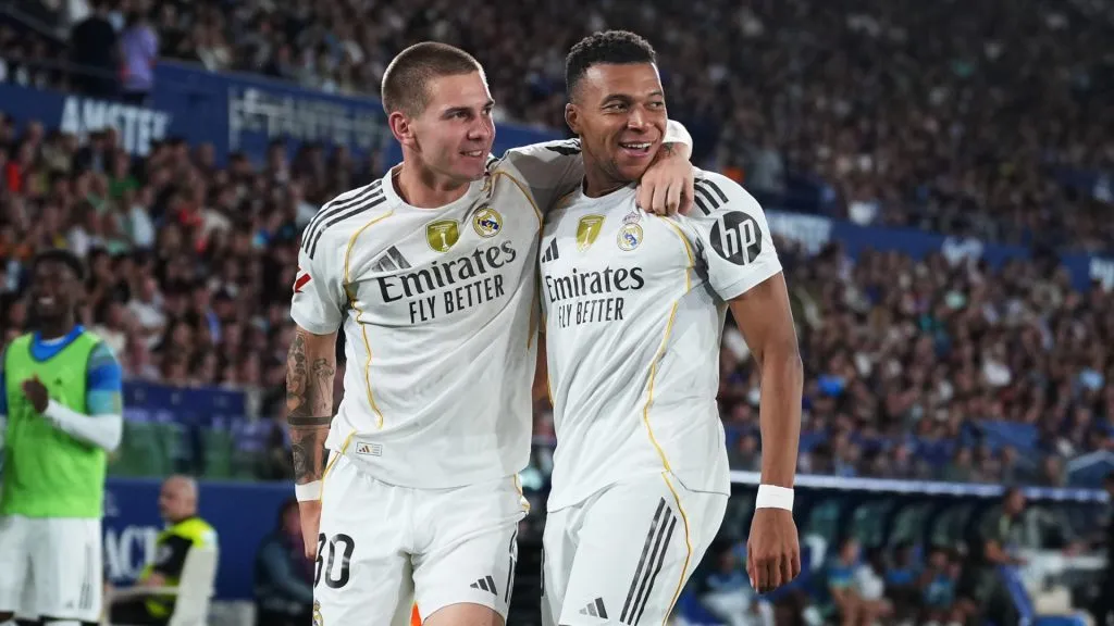 Franco Mastantuono y Kylian Mbappé, futbolistas de Real Madrid.
