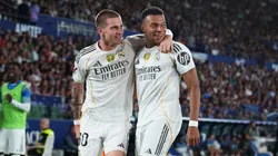 Franco Mastantuono y Kylian Mbappé, futbolistas de Real Madrid.