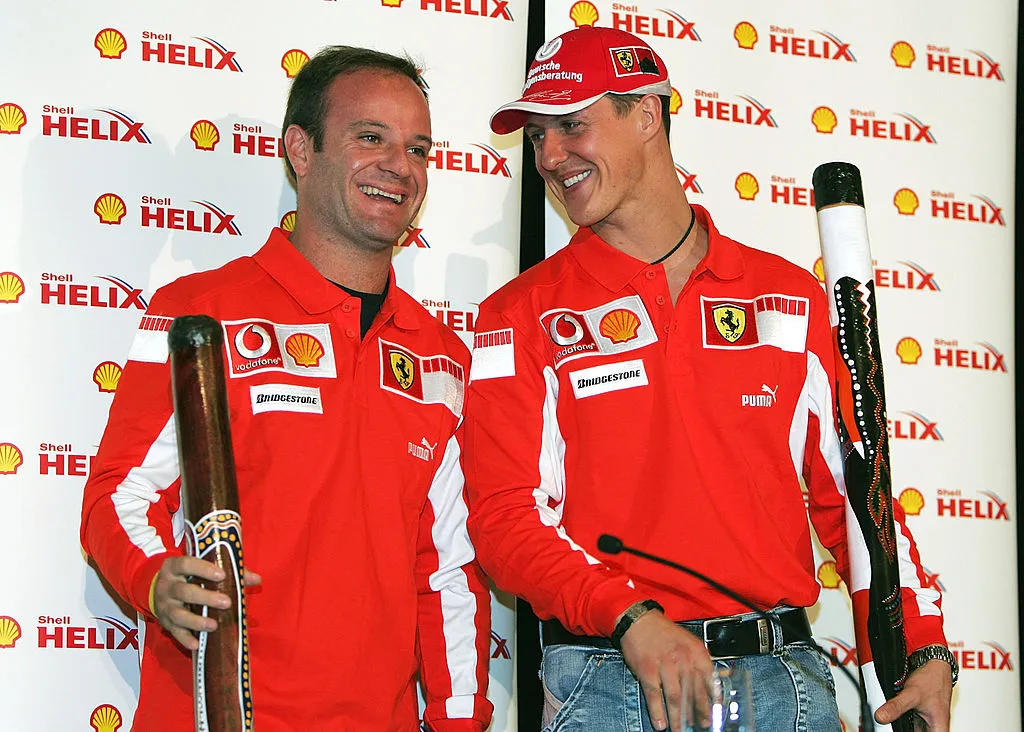 Michael Schumacher y Rubens Barrichello, la legendaria dupla de Ferrari a comienzos de siglo. (Getty)