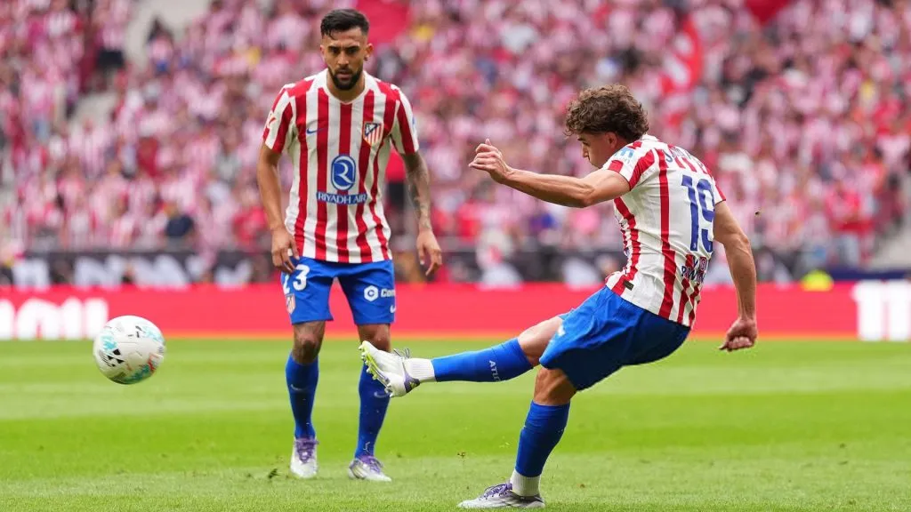 El gol de tiro libre vs. Real Madrid le recordó a Simeone a Pantić. (X/HQwallp)