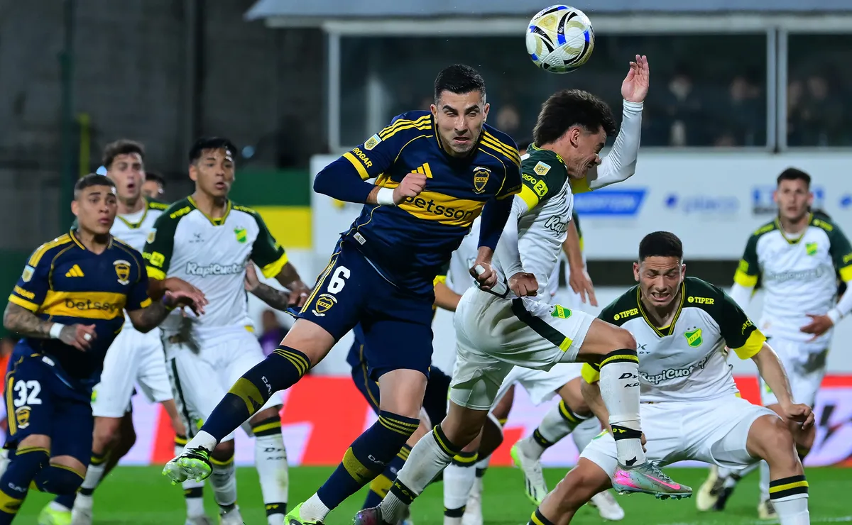 Boca volvió a sufrir sobre el final y cayó agónicamente ante Defensa y ...