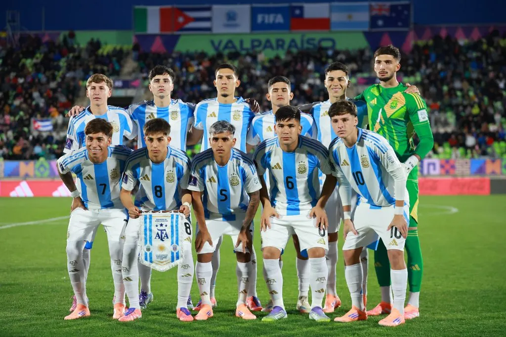 El equipo titular de la Selección Argentina ante Cuba, por el debut del Mundial Sub 20. (@Argentina)
