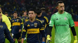 Alan Velasco y Agustín Marchesín con la camiseta de Boca.
