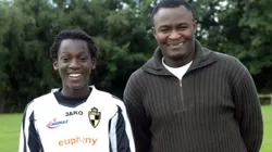 Romelu y Roger Lukaku años atrás.
