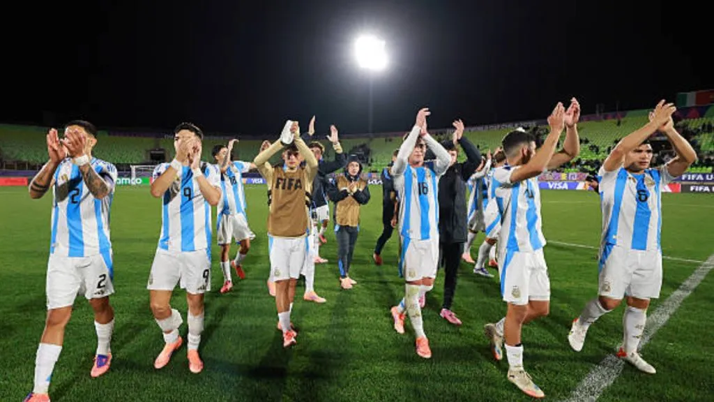 Los jugadores de la Selección Argentina celebran el triunfo ante Cuba.