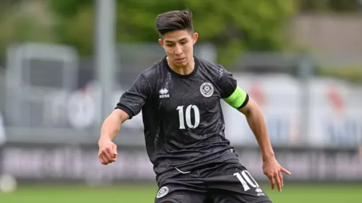 Dastán Satpáyev, futbolista kazajo que fue comprado por Chelsea. (@d.satpayev)