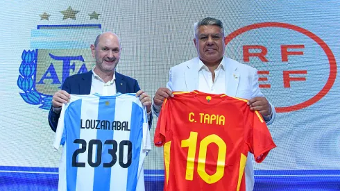 Claudio Tapia y Rafael Louzán se reunieron en Buenos Aires y avanzaron en la concreción de la Finalissima 2025.