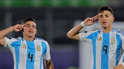 Dylan Gorosito y Alejo Sarco celebran el gol de Argentina ante Australia.