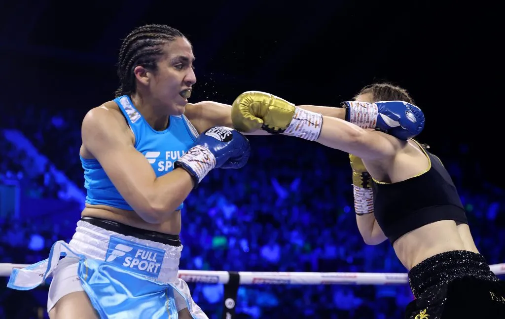Karen Carabajal dio batalla en Wembley ante Katie Taylor. (Foto de Getty).