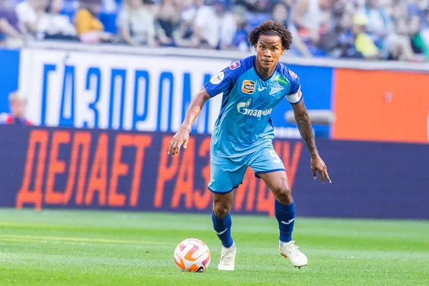 Barrios, luciendo la cinta de capitán de Zenit (@wilkpo).
