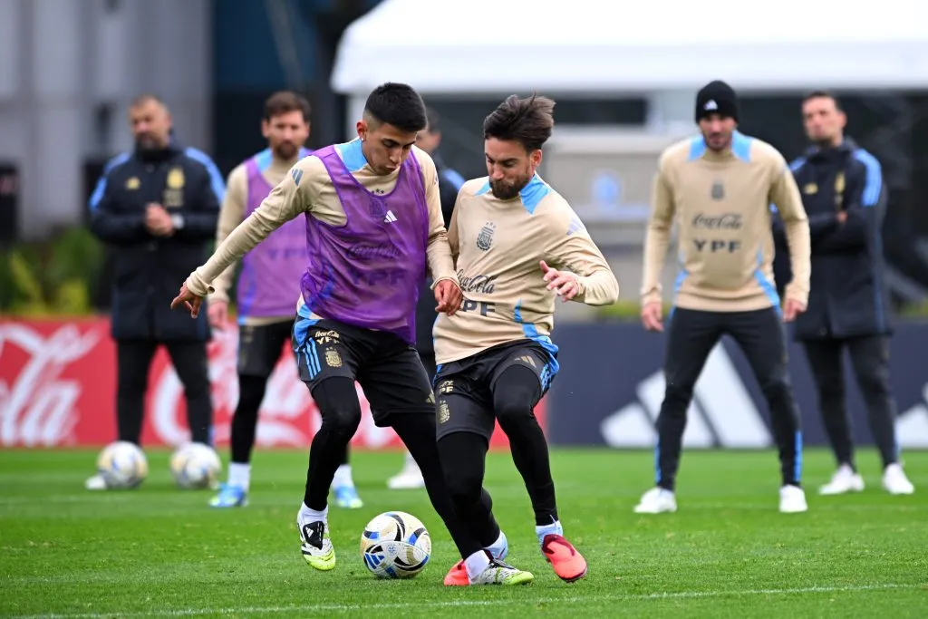 Thiago Almada regresó lesionado de la Selección Argentina y no volvió a sumar minutos con Atlético de Madrid.