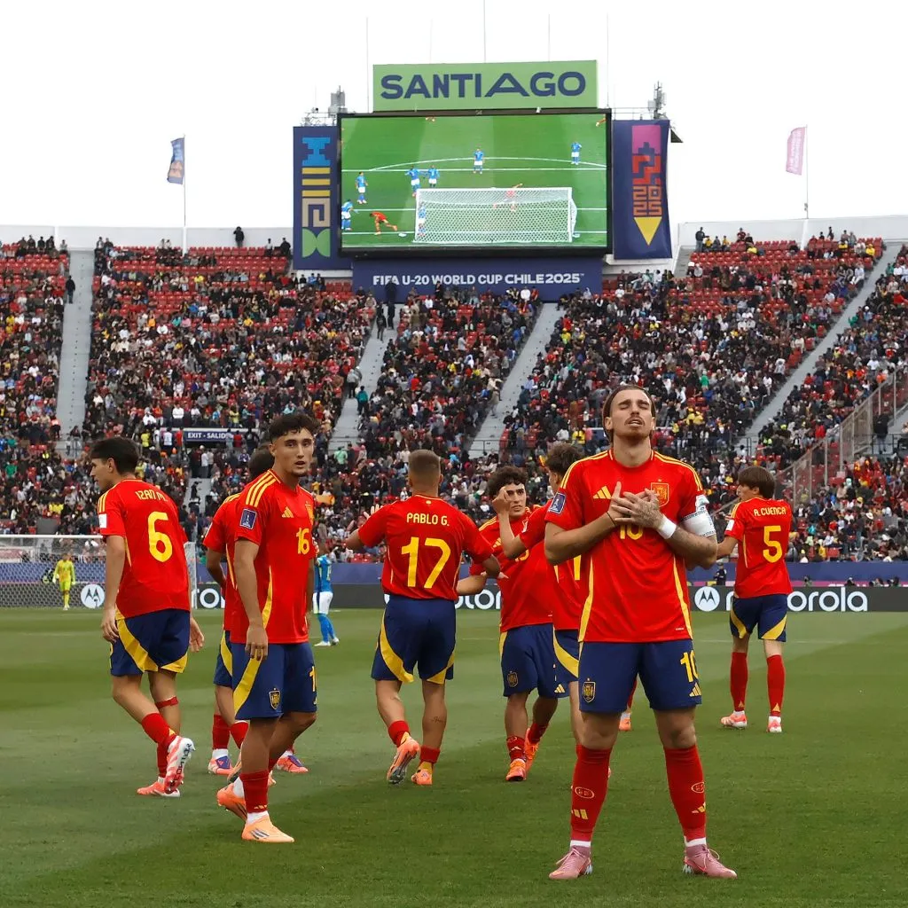 La celebración del gol de Iker Bravo para España ante Brasil por el Mundial Sub 20. (@SEFutbol)