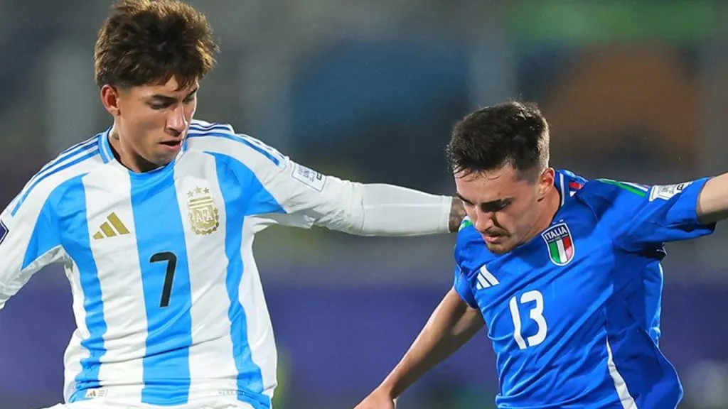 Maher Carrizo y Emanuel Benjamin, jugadores de Argentina e Italia, respectivamente.