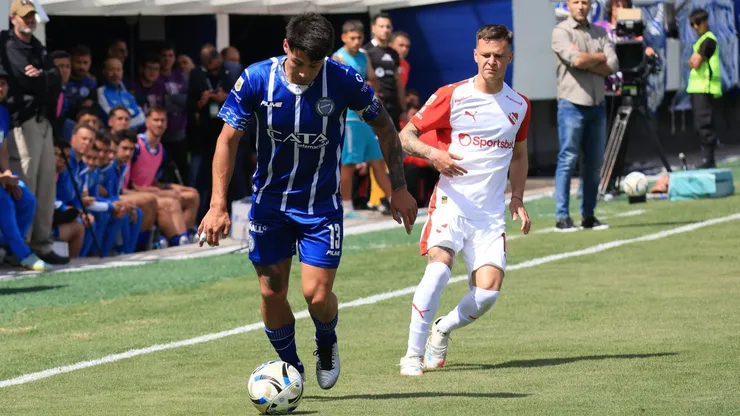 Nicolás Fernández y Matías Abaldo, durante el encuentro entre Godoy Cruz e Independiente.