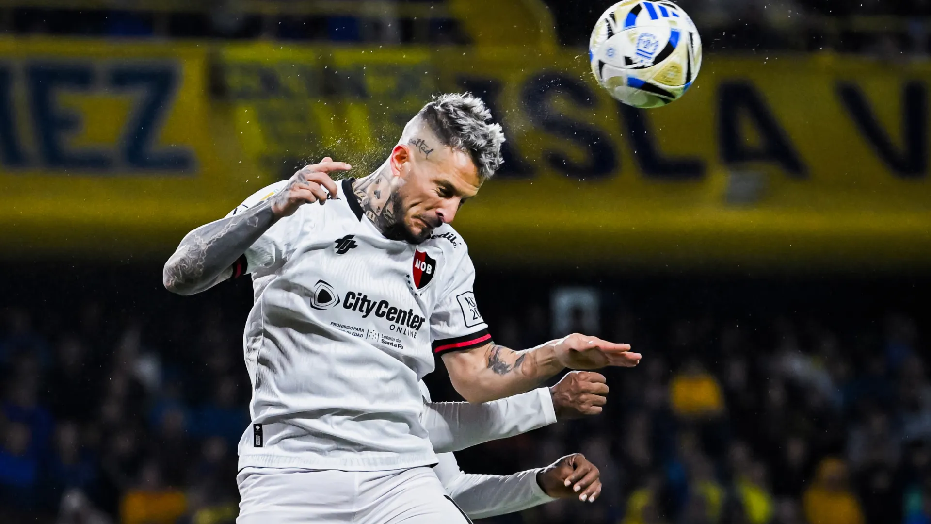 Darío Benedetto en su regreso a La Bombonera durante Boca vs. Newell’s en 2025 (Getty).