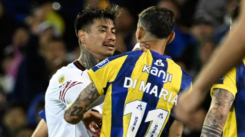 Portillo toma del cuello a Ángel Di María