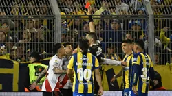 Yael Falcón Pérez expulsó a Portillo ante Rosario Central