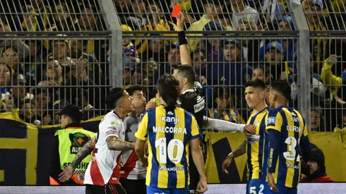 Yael Falcón Pérez expulsó a Portillo ante Rosario Central