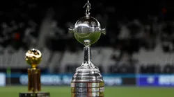 El trofeo de la Copa Conmebol Libertadores.