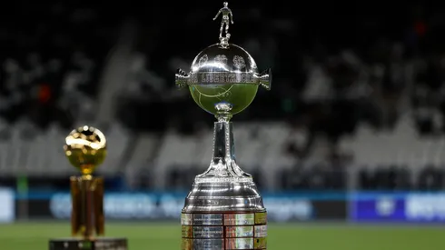 El trofeo de la Copa Conmebol Libertadores.
