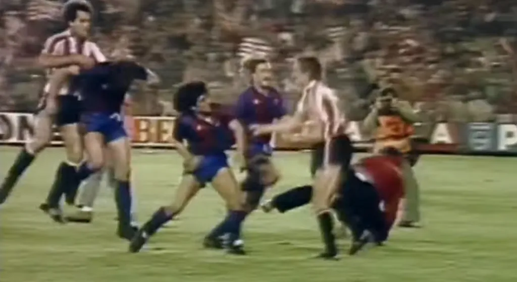 Una de las imágenes que dejó la pelea entre los jugadores del Barcelona y Athletic Club de Bilbao.