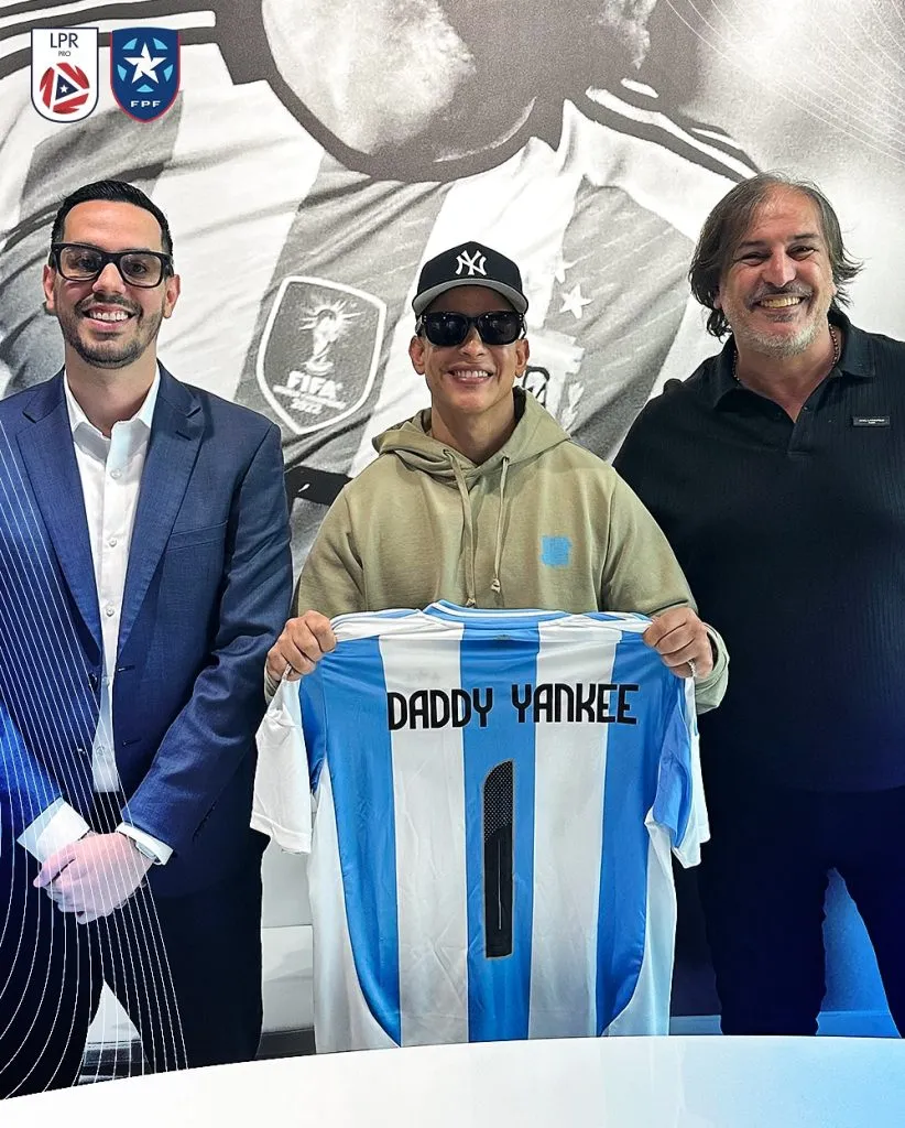 Daddy Yankee al anunciar el amistoso. Foto Iván Rivera IG.