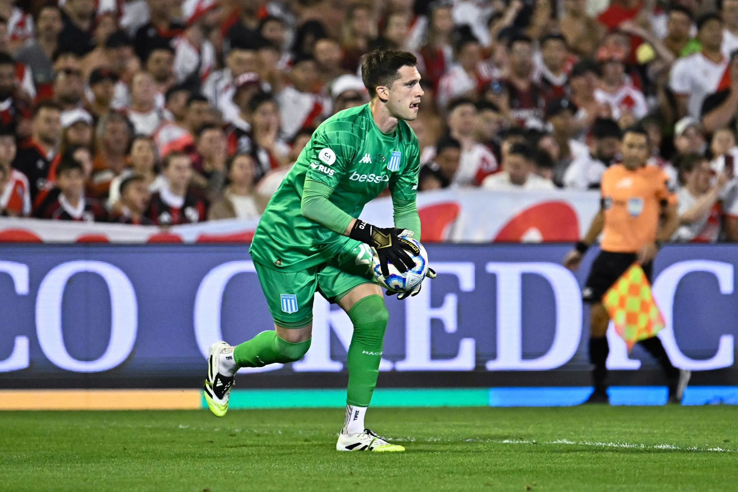 Facundo Cambeses, arquero de Racing. (Luciano Bisbal/Getty Images)