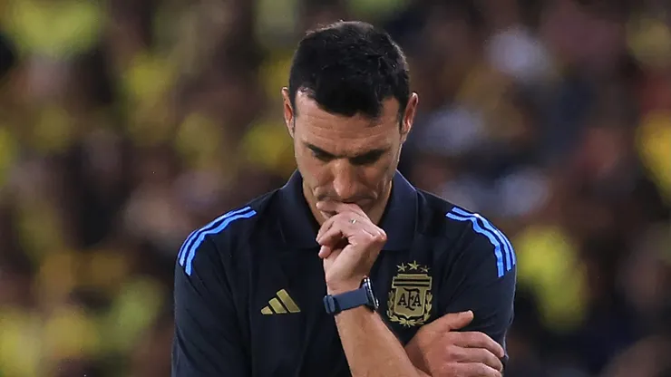 Lionel Scaloni, atento a lo que pueda suceder.