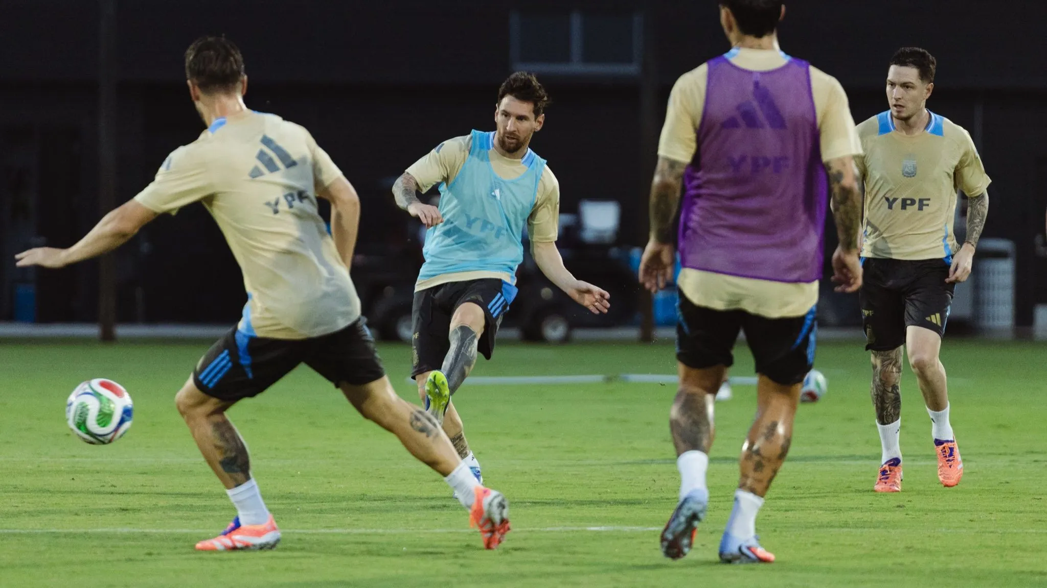 Fuente: AFA. Lionel Messi en el entrenamiento de la Selección Argentina durante la jornada de martes 7 de octubre.