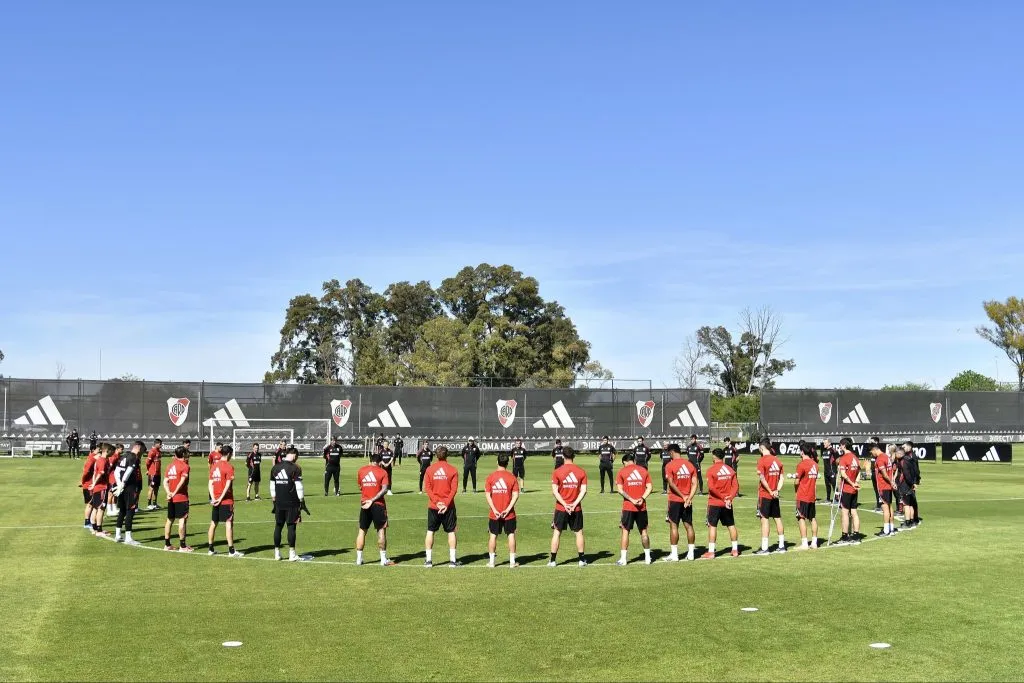 Homenaje a Russo en el River Camp.